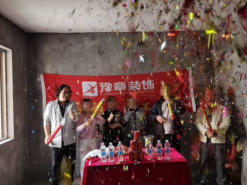 恭祝龍華云錦盛女士愛家開工大吉??！